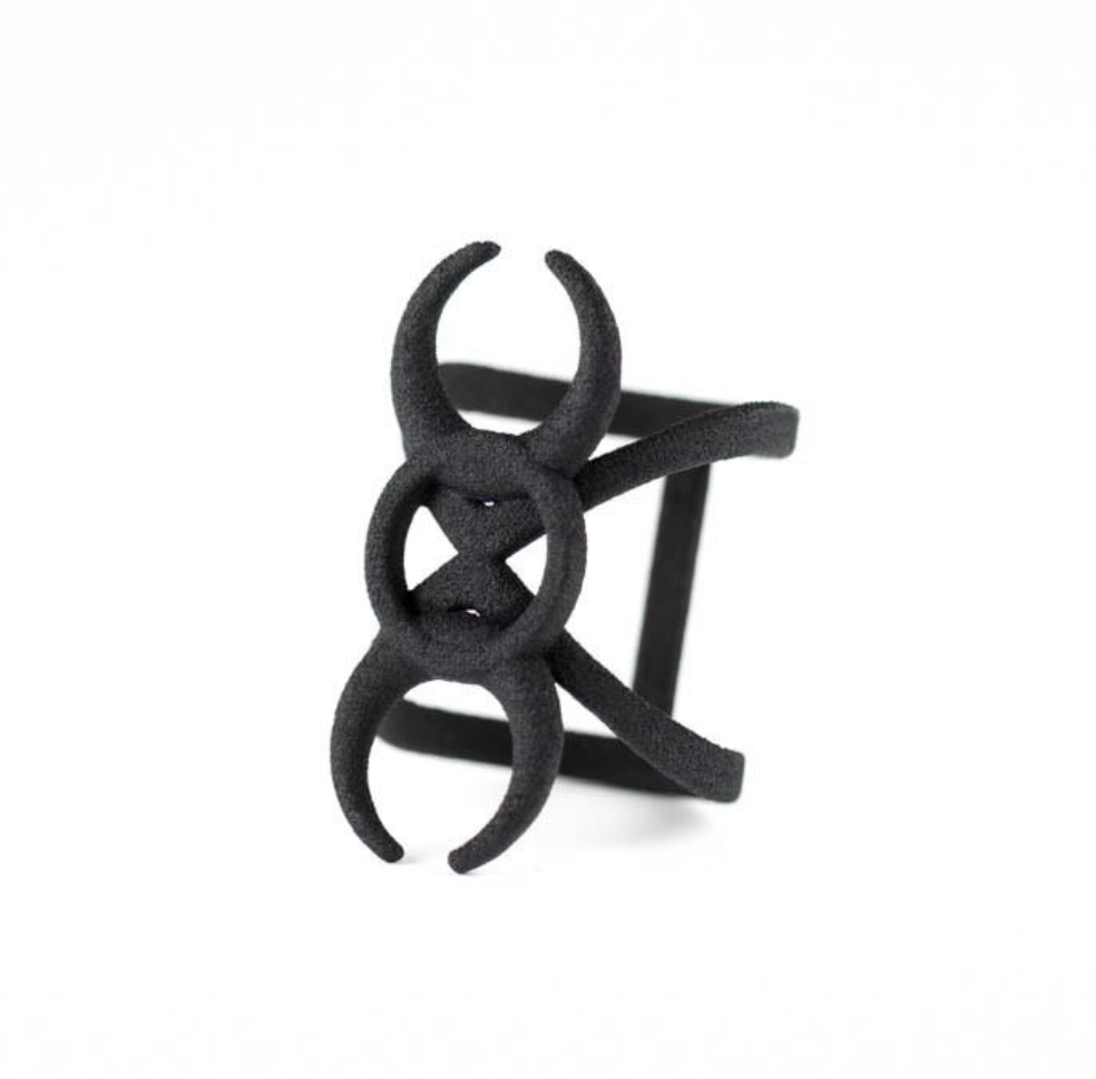 Hecate Ring in Black